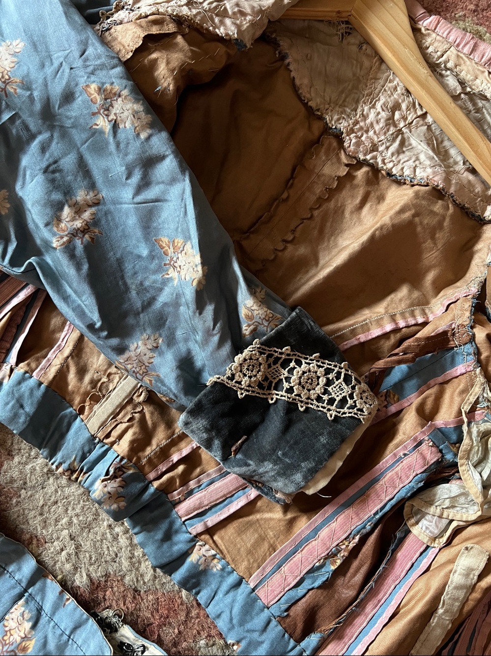 Antique 1900s Victorian Dress with bustle - Picture 6 of 14